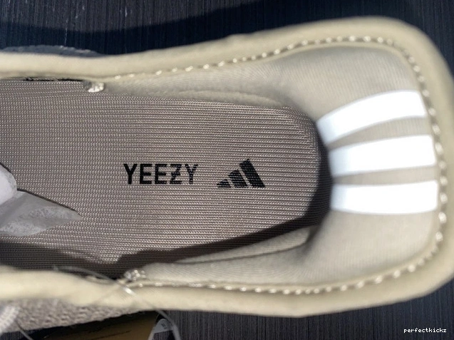 Yeezy Boost Black Beige HP7870 V2 Adidas 350 0822